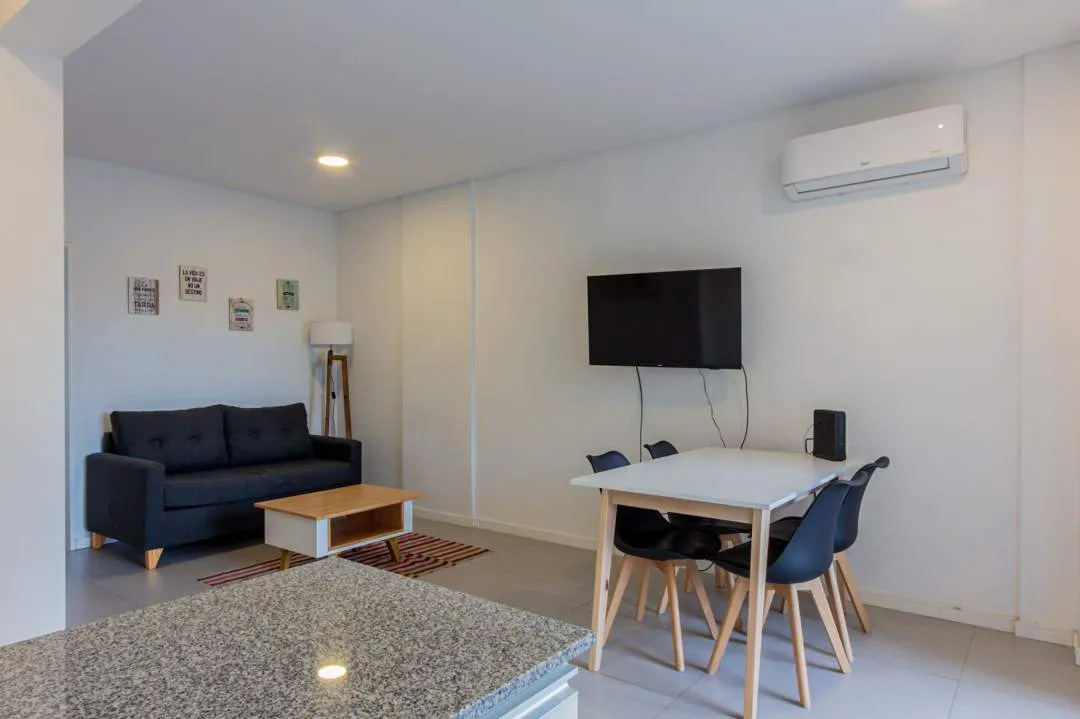 Av. SAN JUAN al 200, SAN TELMO. 2 Ambientes 2 Balcones. Valor incluye expensas y servicios