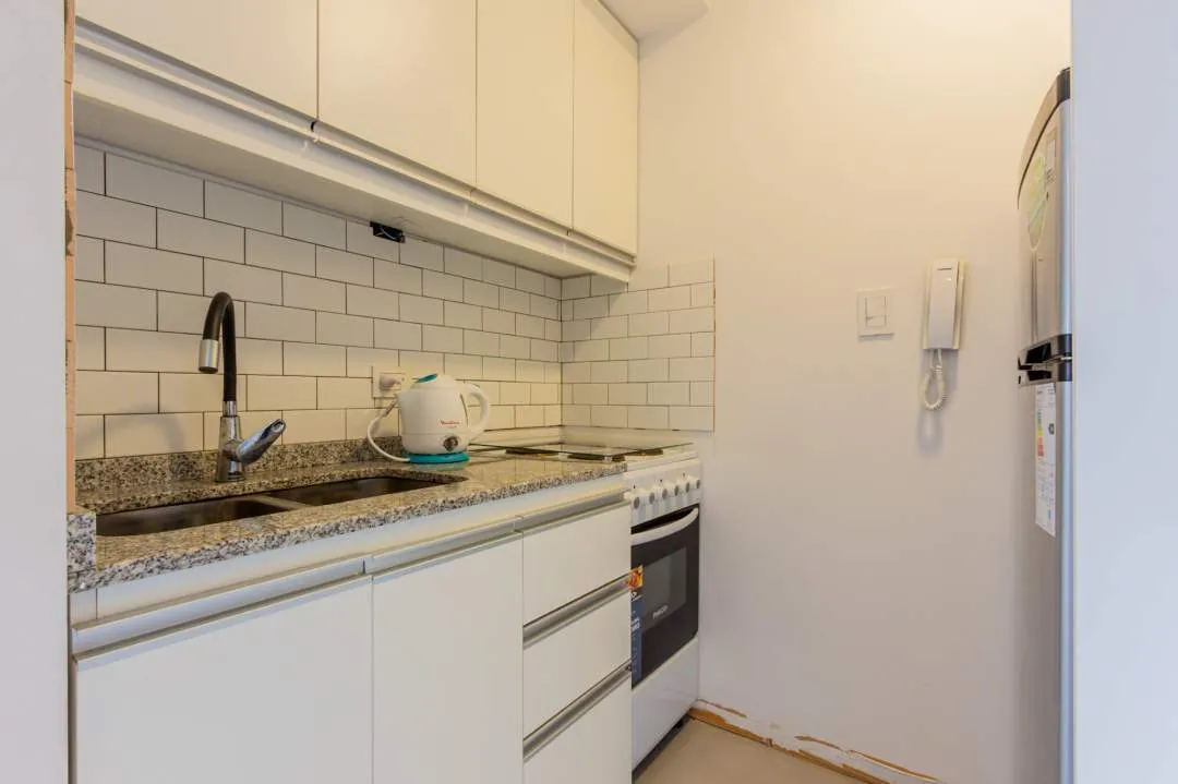 Av. SAN JUAN al 200, SAN TELMO. 2 Ambientes 2 Balcones. Valor incluye expensas y servicios