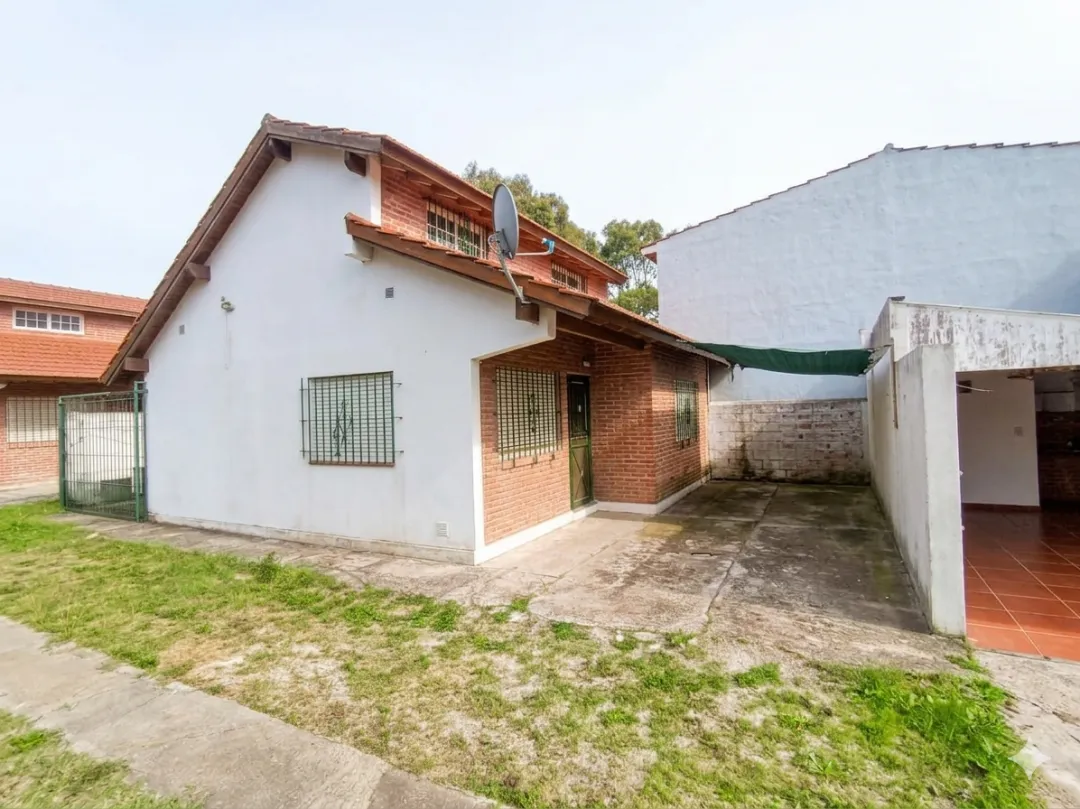 CHALET 4 AMBIENTES CON COCHERA DOBLE
