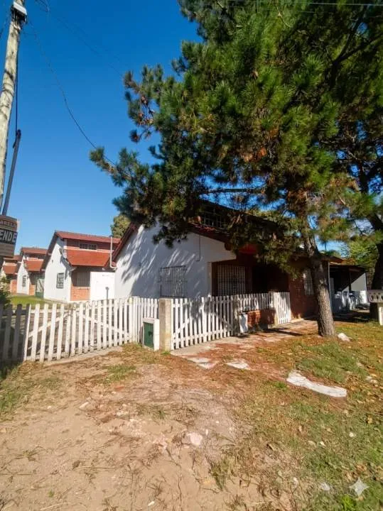 CHALET 4 AMBIENTES CON COCHERA DOBLE