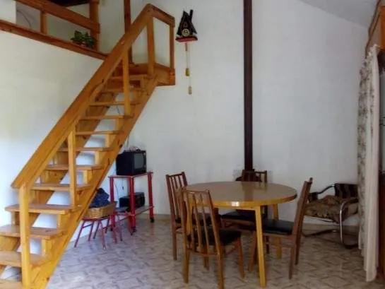 CHALET  SOBRE LOTE ARBOLADO DE 650 m2