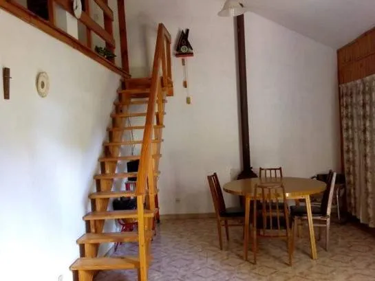 CHALET  SOBRE LOTE ARBOLADO DE 650 m2