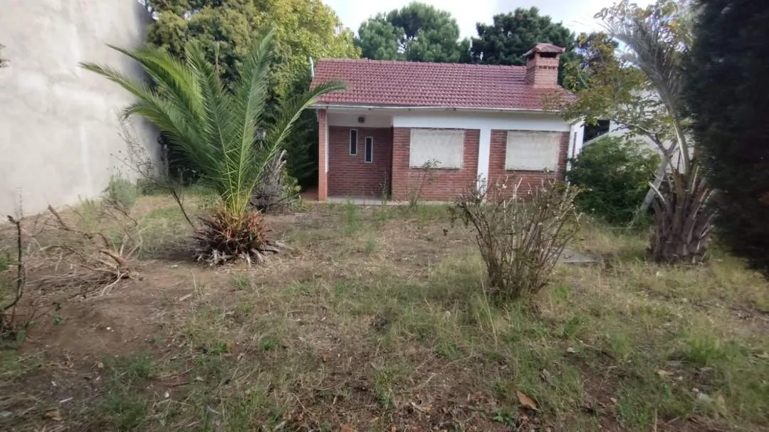 CHALET  SOBRE LOTE ARBOLADO DE 650 m2