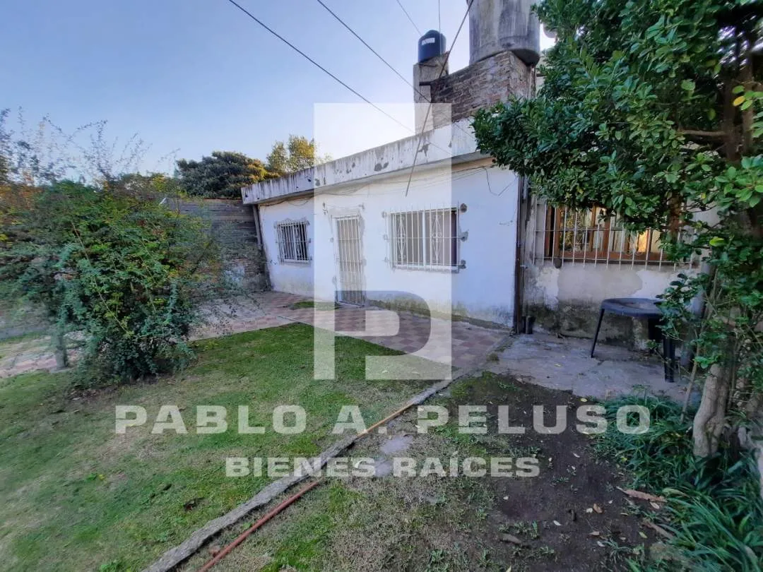 VENTA DOS CASAS, 2 Y 3 AMBIENTES. LIBERTAD, MERLO. ZONA OESTE. BUENOS AIRES