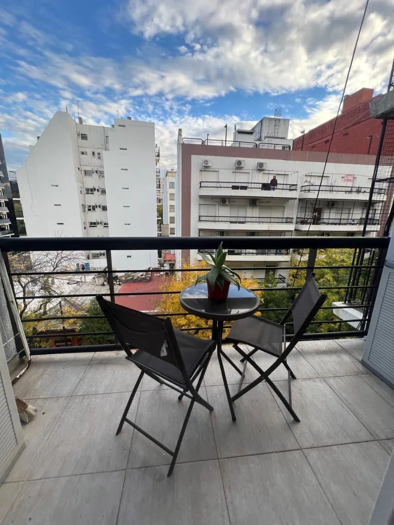 Excelente Duplex En Colegiales En Piso Alto.
