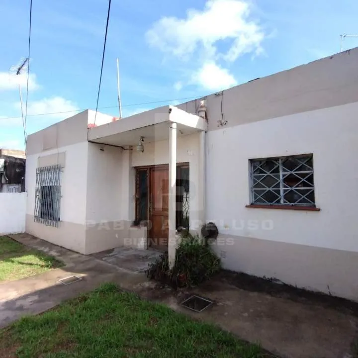 VENTA CASA 3 AMBIENTES Y DEPARTAMENTO 2 AMBIENTES. SAN ANTONIO DE PADUA, MERLO. ZONA OESTE. BUENOS AIRES