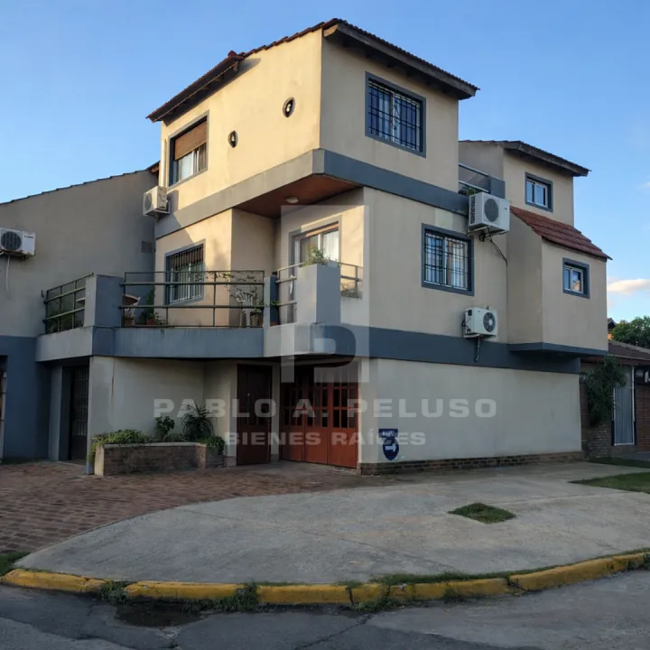 VENTA CASA 4 AMBIENTES EN ZONA OESTE. BUENOS AIRES.