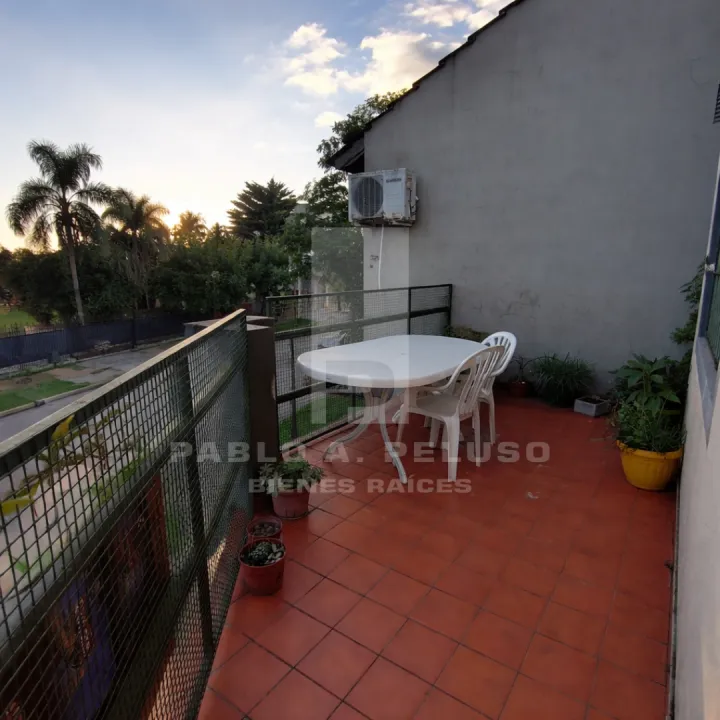VENTA CASA 4 AMBIENTES EN ZONA OESTE. BUENOS AIRES.