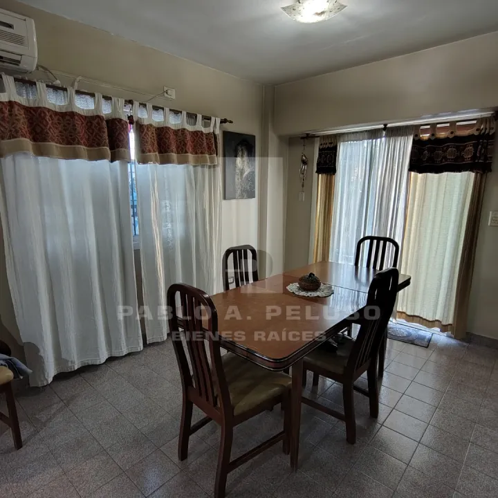 VENTA CASA 4 AMBIENTES EN ZONA OESTE. BUENOS AIRES.