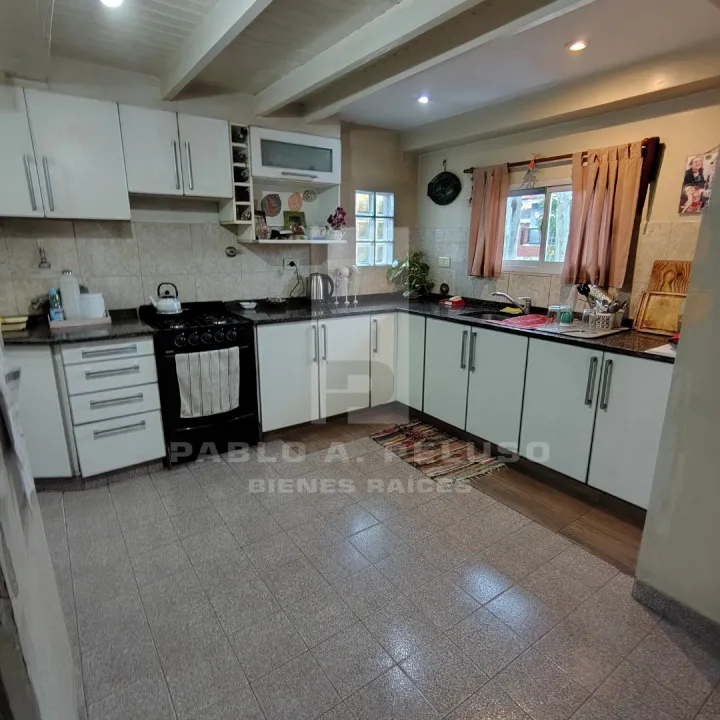 VENTA CASA 4 AMBIENTES EN ZONA OESTE. BUENOS AIRES.