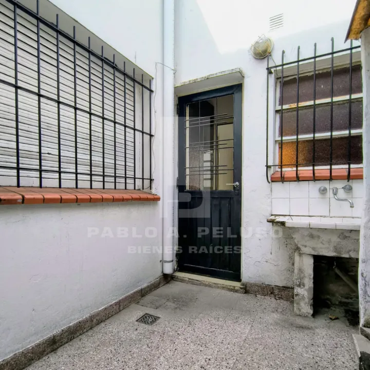 VENTA DE DEPARTAMENTO INTERNO PLANTA BAJA EN EL CENTRO DE MERLO. ZONA OESTE. BUENOS AIRES.