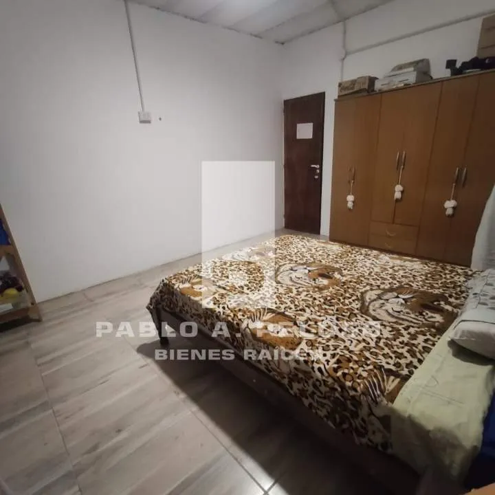 VENTA AMPLIO LOCAL USO INDUSTRIAL Y DOS DEPARTAMENTOS. MERLO. ZONA OESTE. BUENOS AIRES