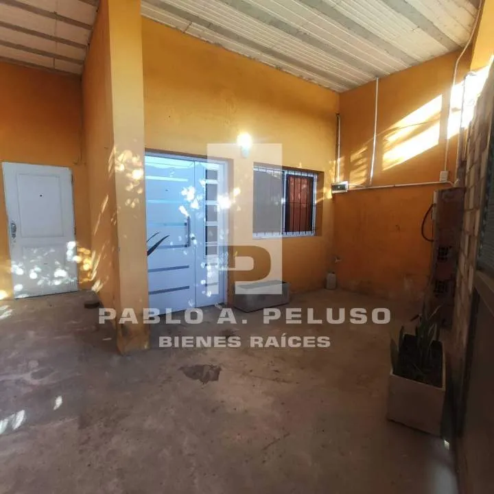 VENTA AMPLIO LOCAL USO INDUSTRIAL Y DOS DEPARTAMENTOS. MERLO. ZONA OESTE. BUENOS AIRES