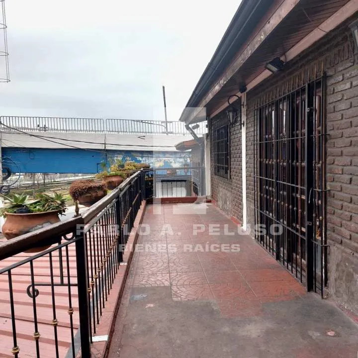 CASA, OFICINA Y COCHERAS. MERLO. ZONA OESTE. BUENOS AIRES
