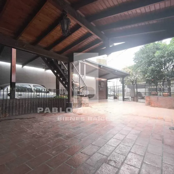CASA, OFICINA Y COCHERAS. MERLO. ZONA OESTE. BUENOS AIRES