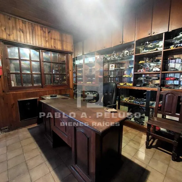 CASA, OFICINA Y COCHERAS. MERLO. ZONA OESTE. BUENOS AIRES