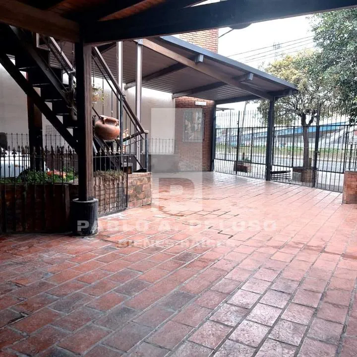 CASA, OFICINA Y COCHERAS. MERLO. ZONA OESTE. BUENOS AIRES