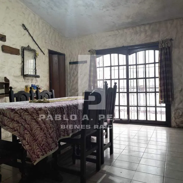 CASA, OFICINA Y COCHERAS. MERLO. ZONA OESTE. BUENOS AIRES