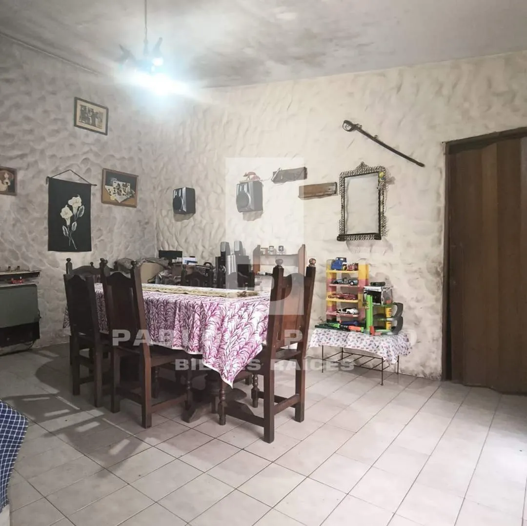 CASA, OFICINA Y COCHERAS. MERLO. ZONA OESTE. BUENOS AIRES
