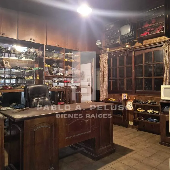 CASA, OFICINA Y COCHERAS. MERLO. ZONA OESTE. BUENOS AIRES