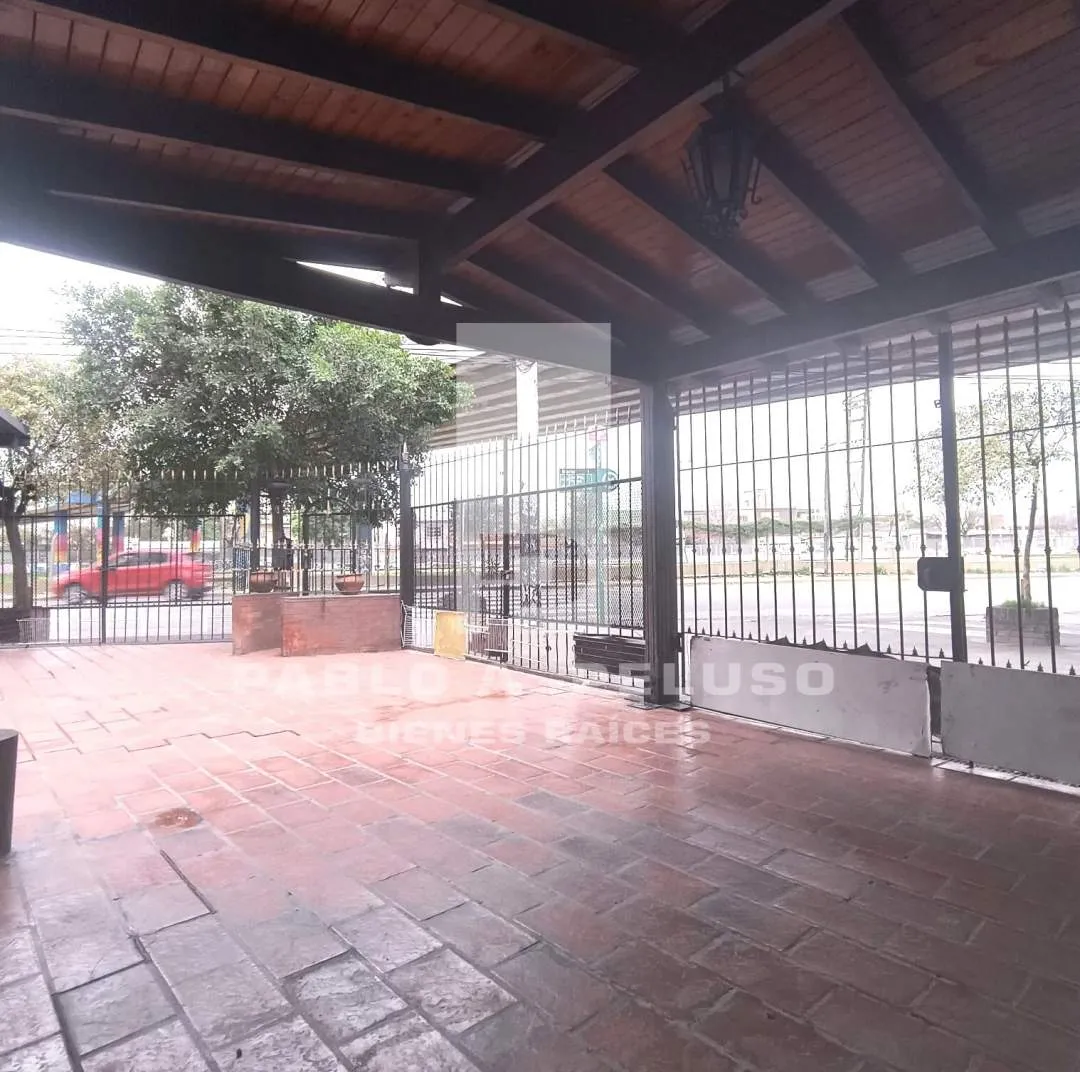 CASA, OFICINA Y COCHERAS. MERLO. ZONA OESTE. BUENOS AIRES