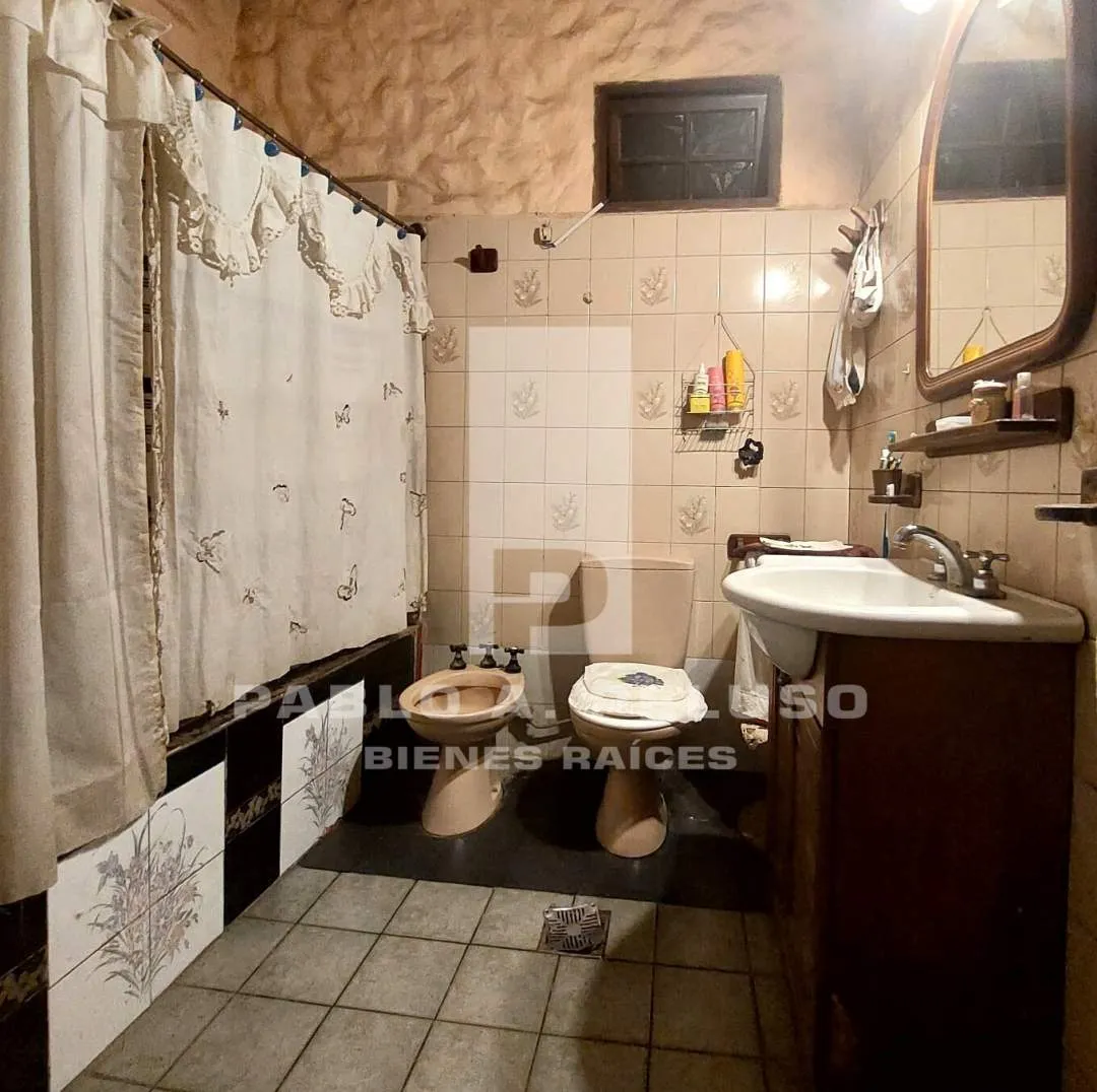 CASA, OFICINA Y COCHERAS. MERLO. ZONA OESTE. BUENOS AIRES