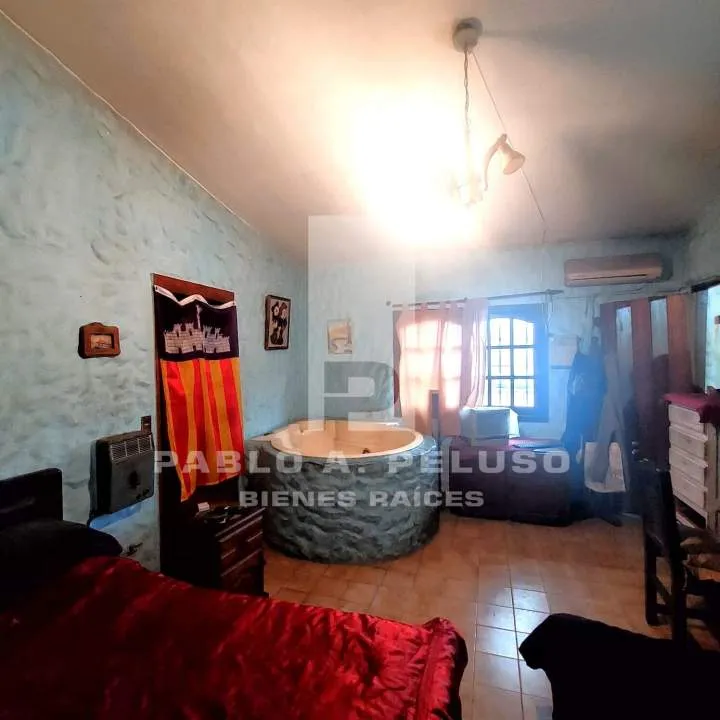 CASA, OFICINA Y COCHERAS. MERLO. ZONA OESTE. BUENOS AIRES