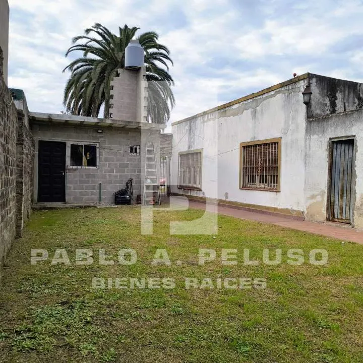 VENTA CASA 4 AMBIENTES Y MONOAMBIENTE EN MERLO. ZONA OESTE. BUENOS AIRES.