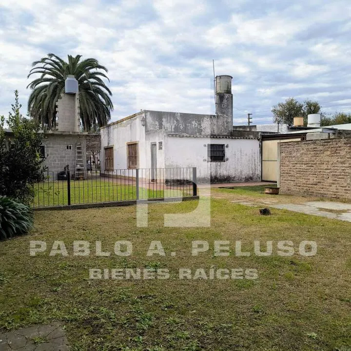 VENTA CASA 4 AMBIENTES Y MONOAMBIENTE EN MERLO. ZONA OESTE. BUENOS AIRES.
