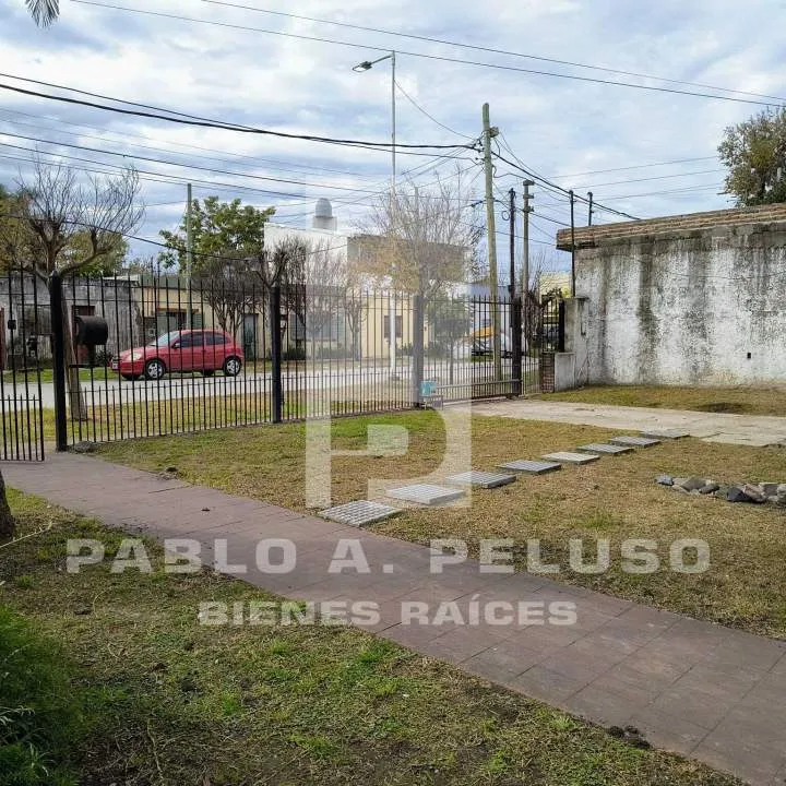 VENTA CASA 4 AMBIENTES Y MONOAMBIENTE EN MERLO. ZONA OESTE. BUENOS AIRES.