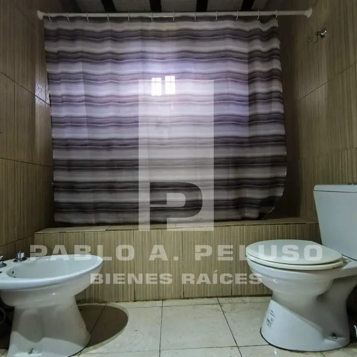 VENTA CASA 4 AMBIENTES Y MONOAMBIENTE EN MERLO. ZONA OESTE. BUENOS AIRES.