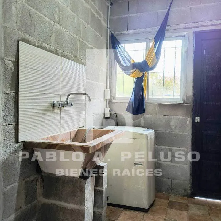VENTA CASA 4 AMBIENTES Y MONOAMBIENTE EN MERLO. ZONA OESTE. BUENOS AIRES.