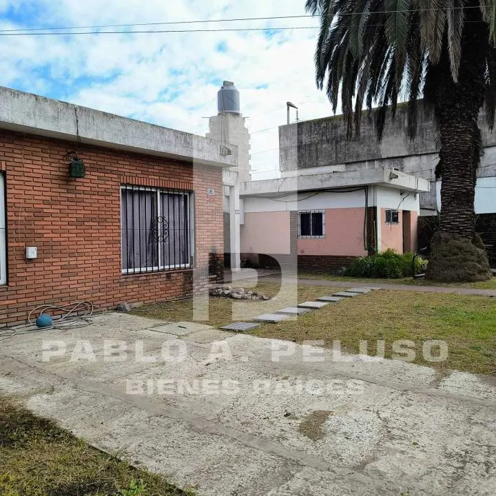 VENTA CASA 4 AMBIENTES Y MONOAMBIENTE EN MERLO. ZONA OESTE. BUENOS AIRES.