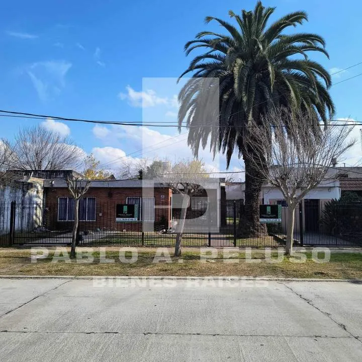 VENTA CASA 4 AMBIENTES Y MONOAMBIENTE EN MERLO. ZONA OESTE. BUENOS AIRES.