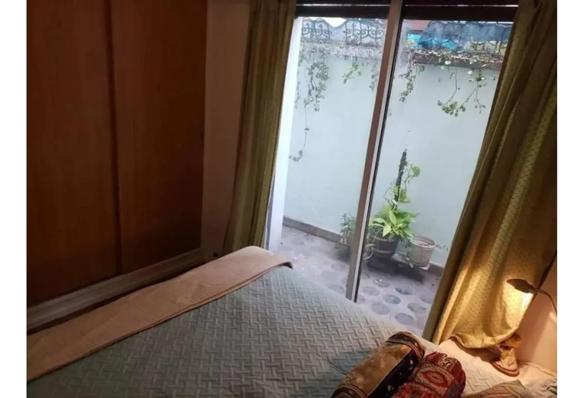Excelente Departamento De 3 Ambientes Con Patio En Almagro.