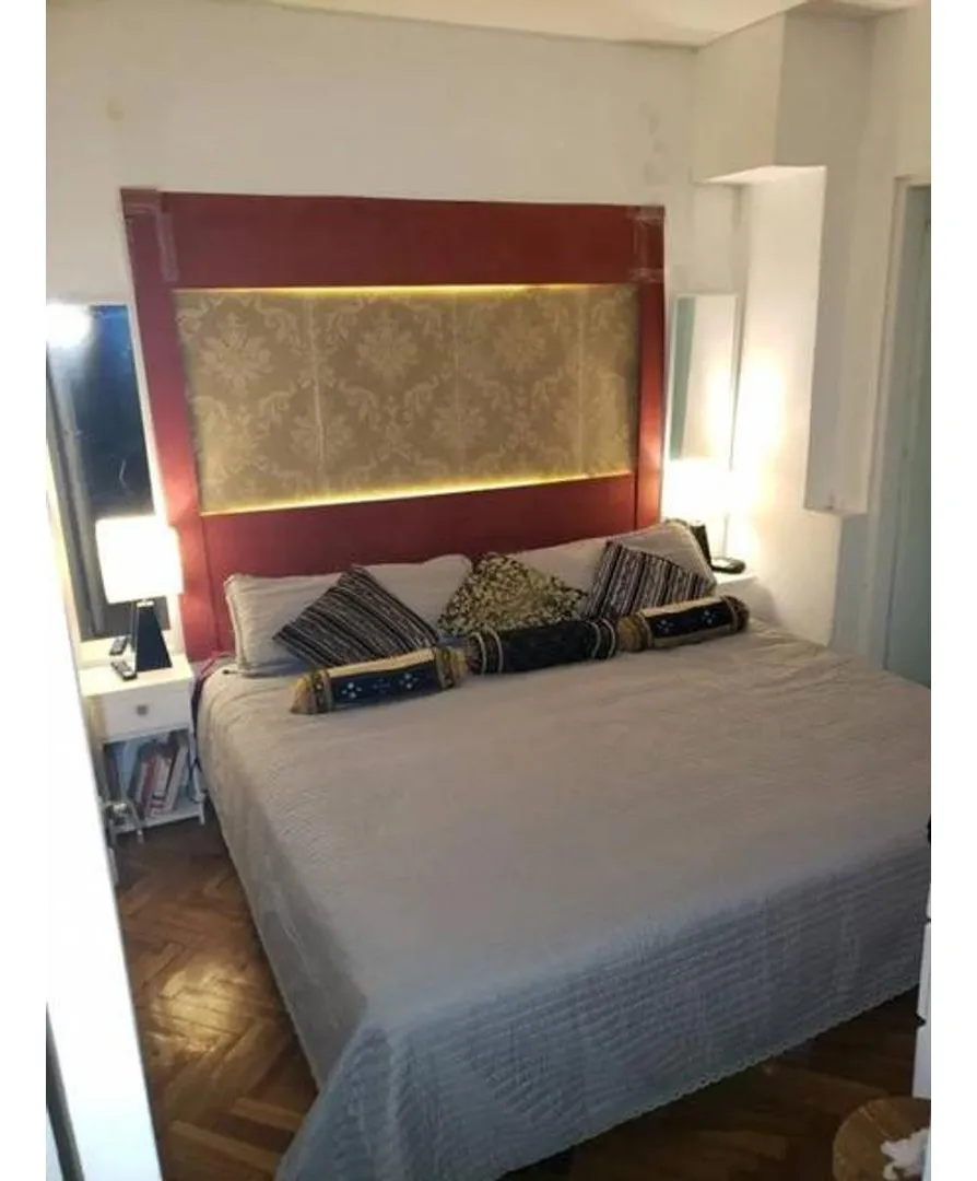 Excelente Departamento De 3 Ambientes Con Patio En Almagro.
