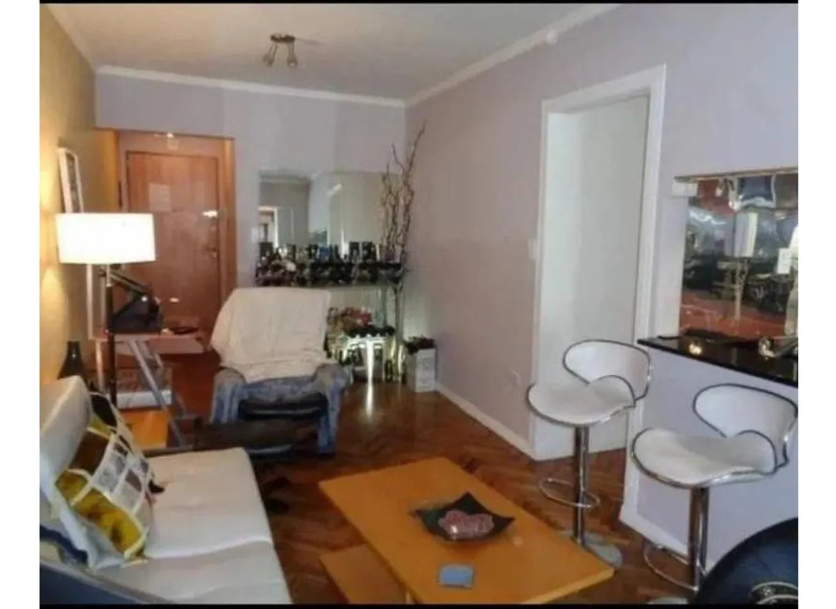 Excelente Departamento De 3 Ambientes Con Patio En Almagro.