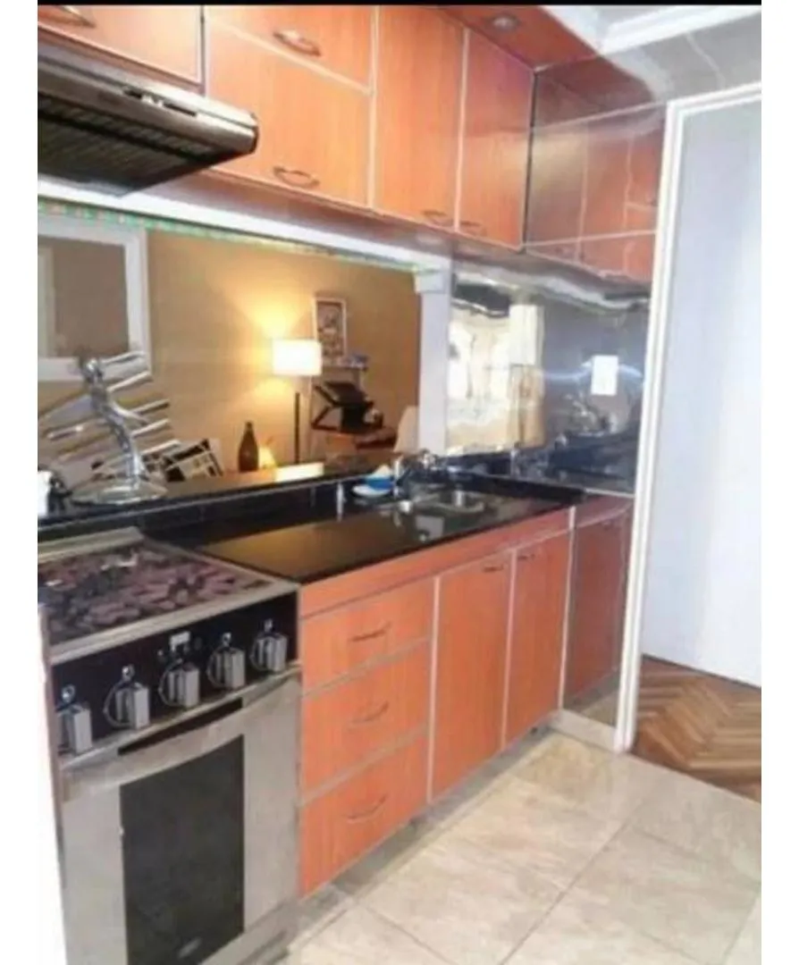 Excelente Departamento De 3 Ambientes Con Patio En Almagro.