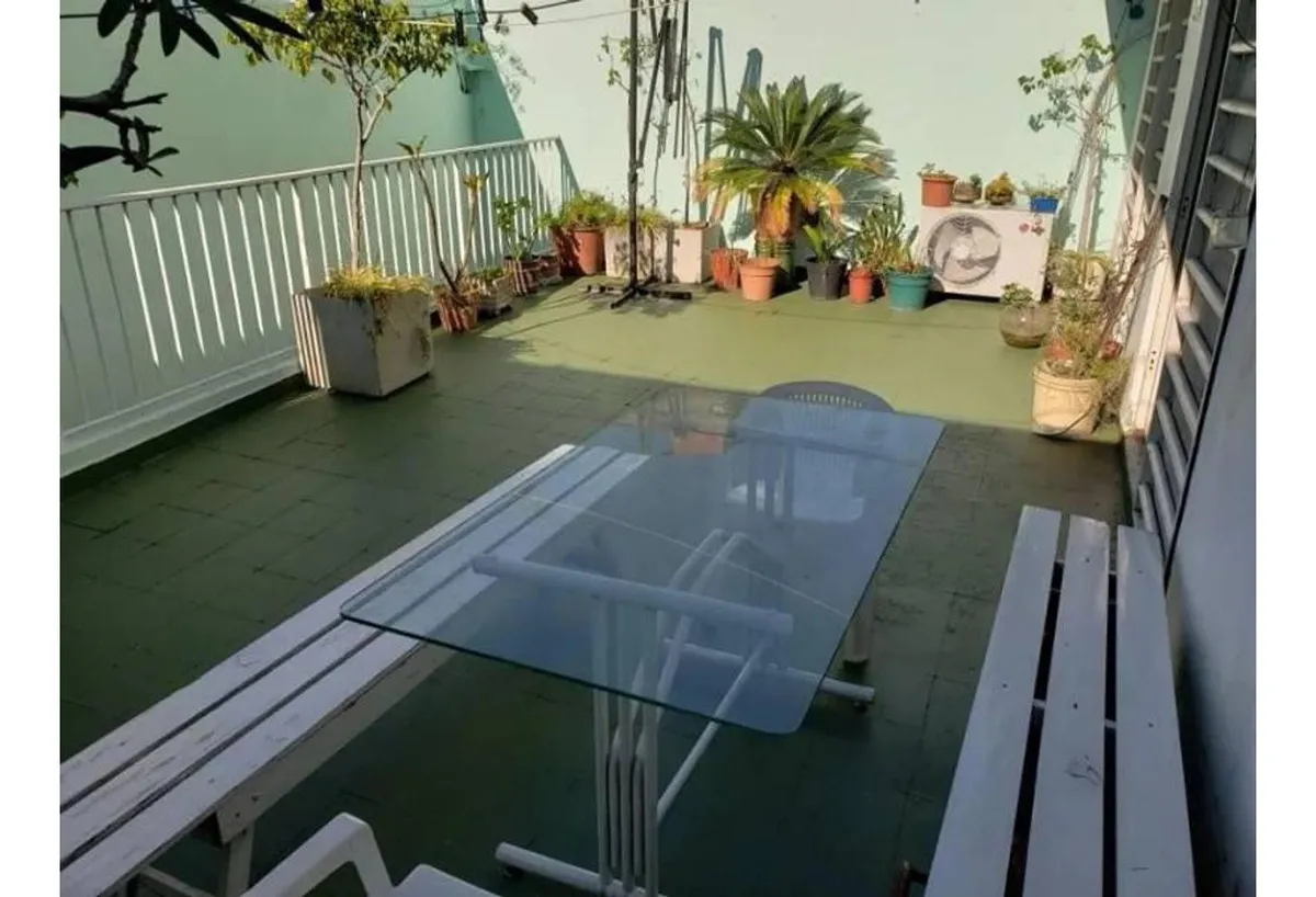 Excelente Departamento De 3 Ambientes Con Patio En Almagro.