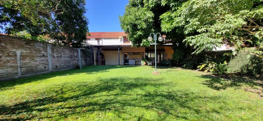 Casa en B° Gral. San Martín ("Las Mil") calle D casa 41- frente a la plaza y al centro comercial
