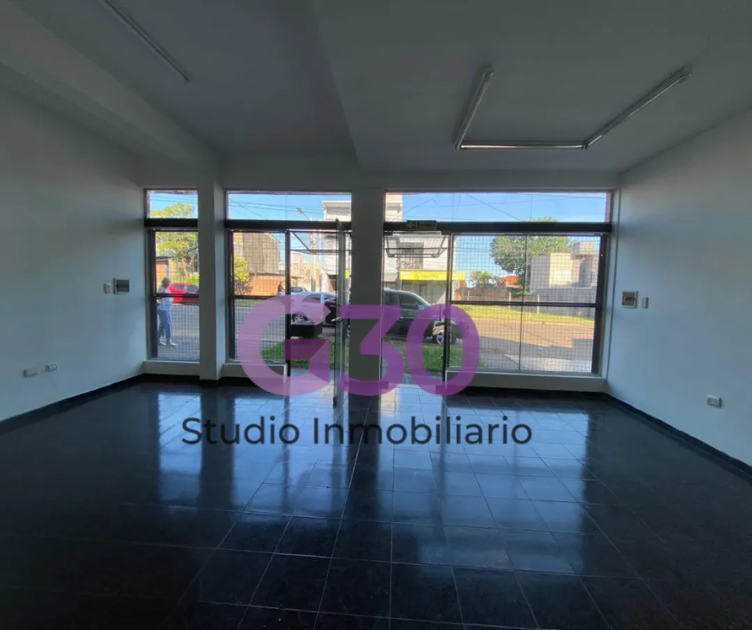 Alquiler Amplio Local en Av. Santa Catalina
