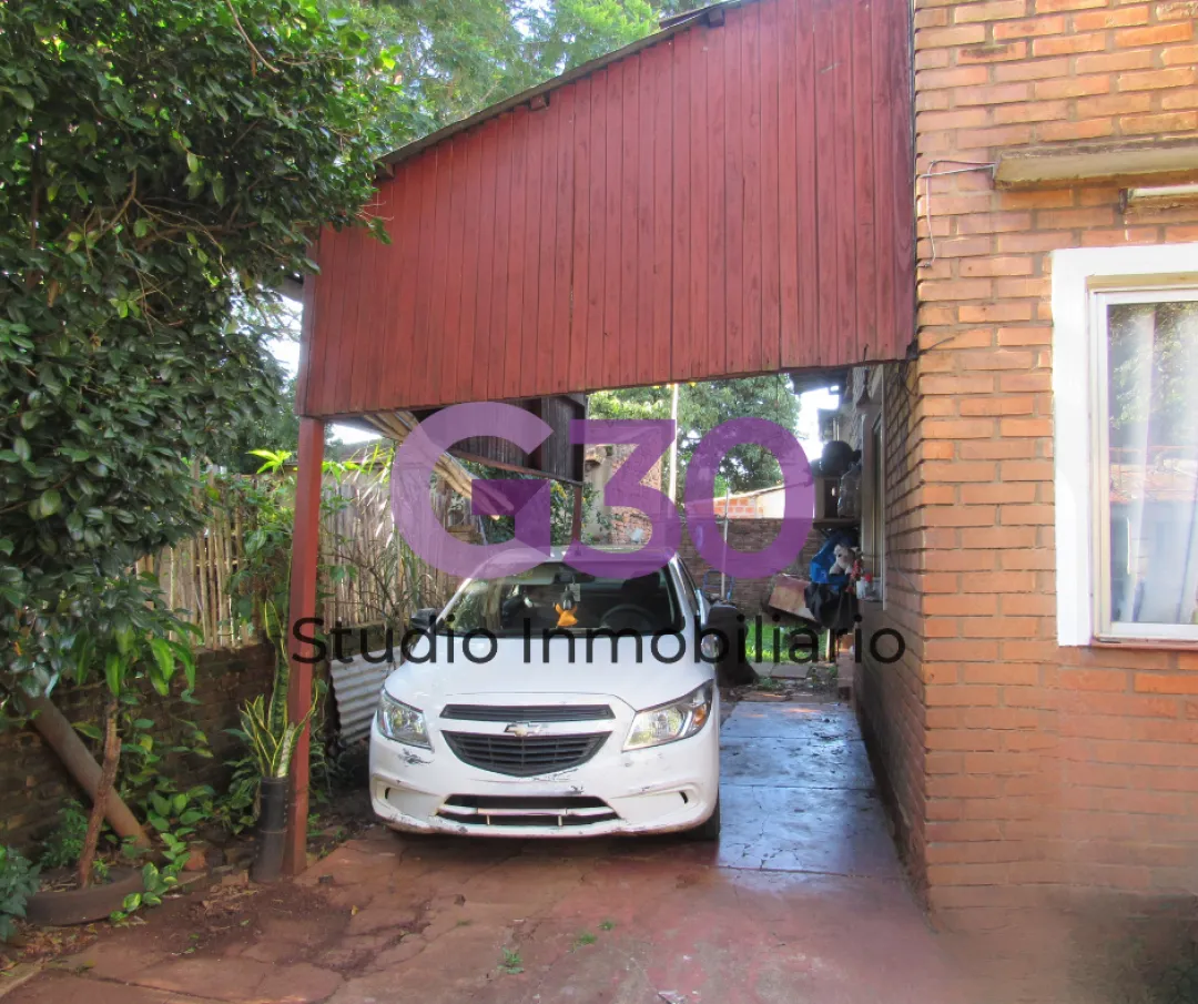 Excelente Terreno sobre Av. Mitre con casa a reciclar.