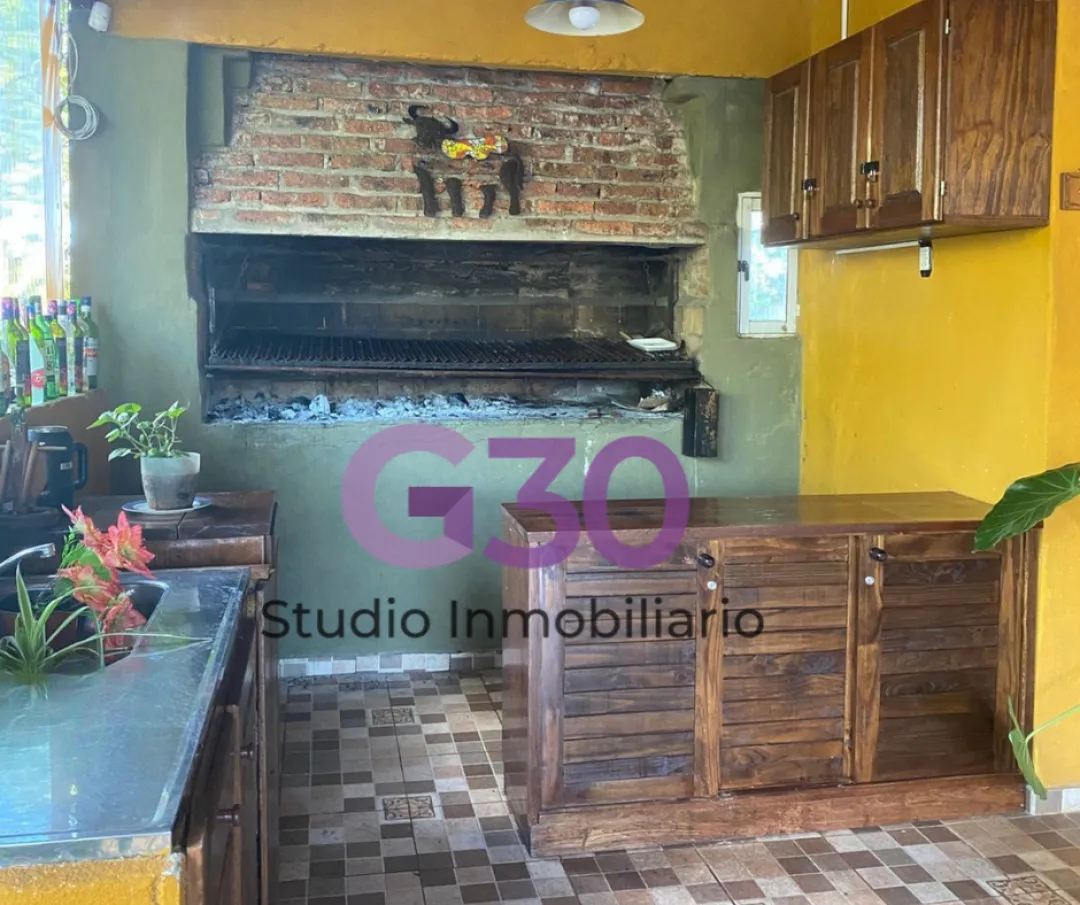Quincho / Casa a la venta Barrio Pellegrini.