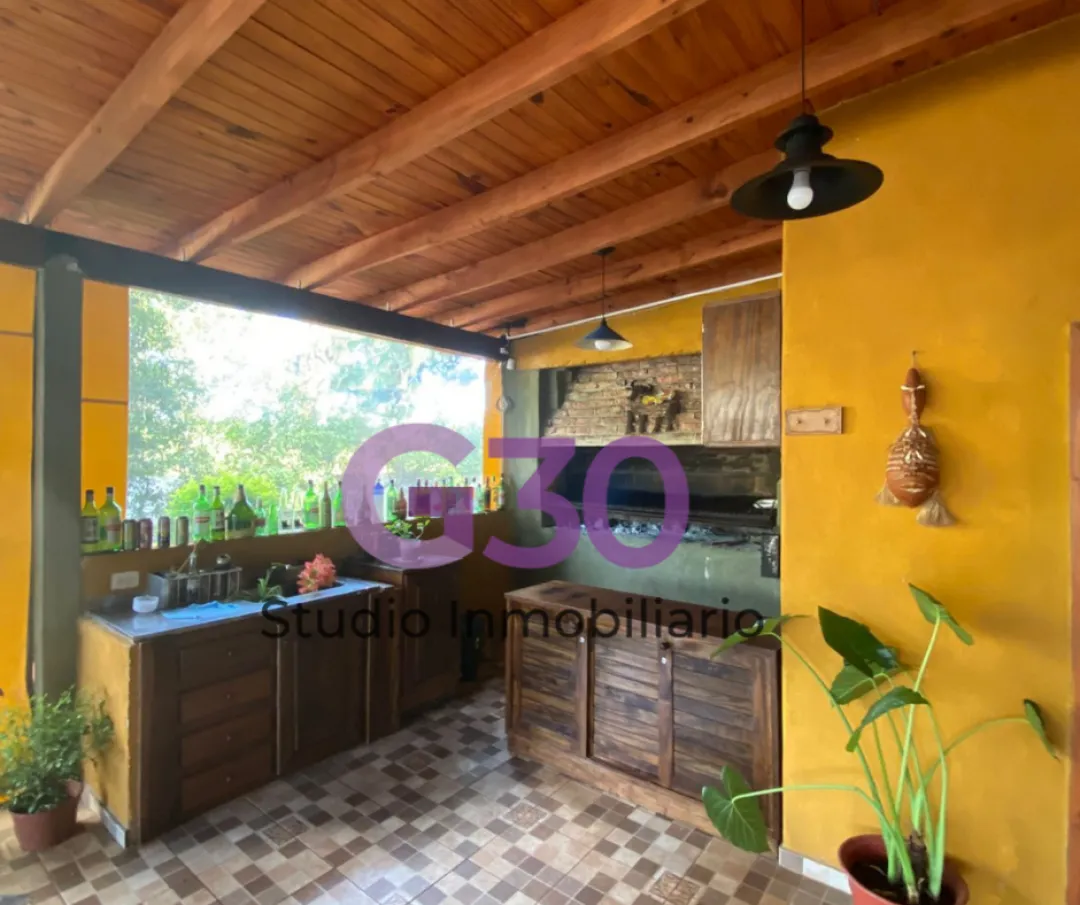 Quincho / Casa a la venta Barrio Pellegrini.
