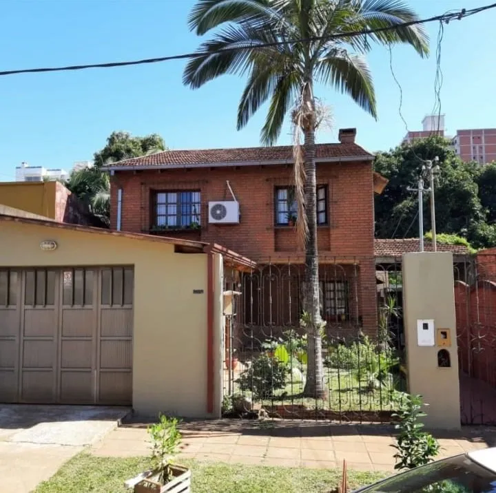 Amplia casa  cerca del centroPosadas