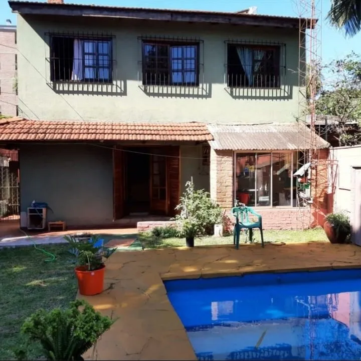 Amplia casa  cerca del centroPosadas