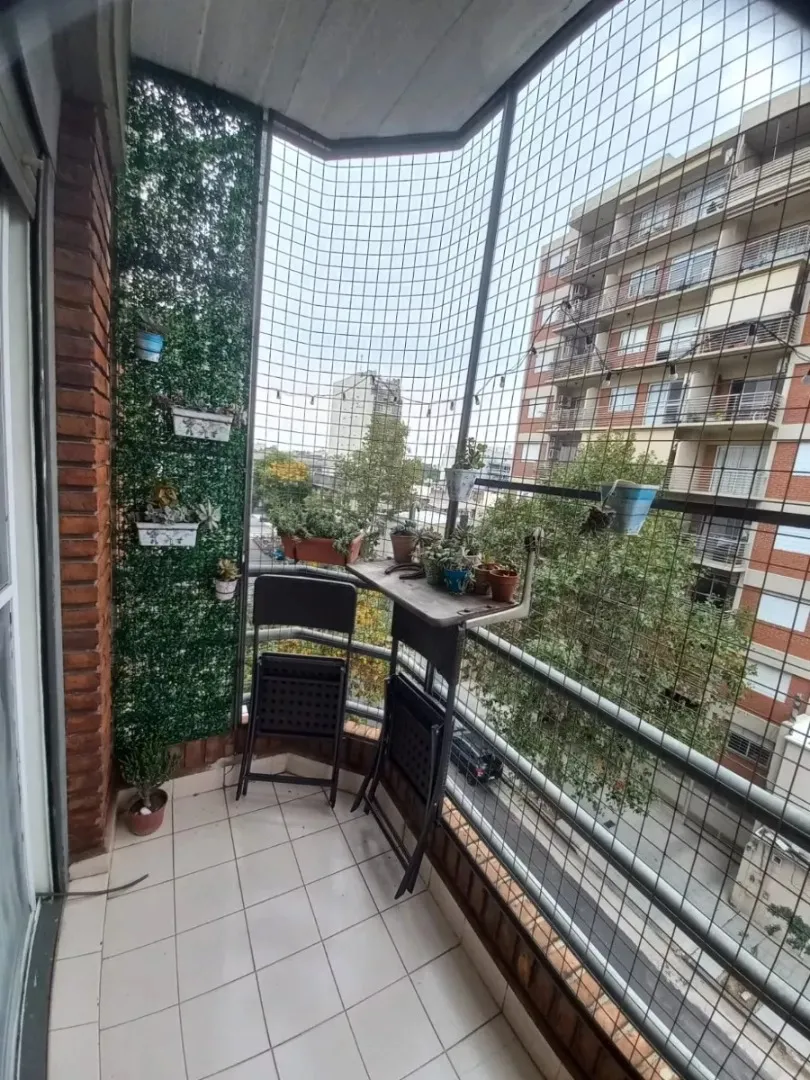 Tres Ambientes Con Cochera Y Balcón En Floresta