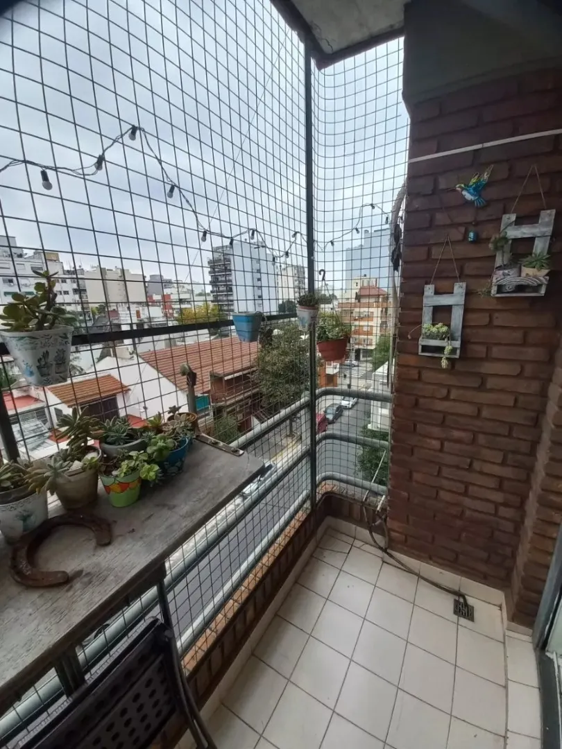 Tres Ambientes Con Cochera Y Balcón En Floresta