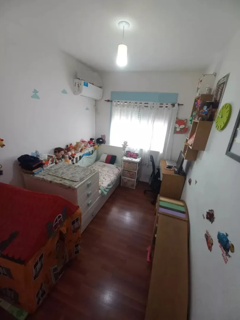 Tres Ambientes Con Cochera Y Balcón En Floresta