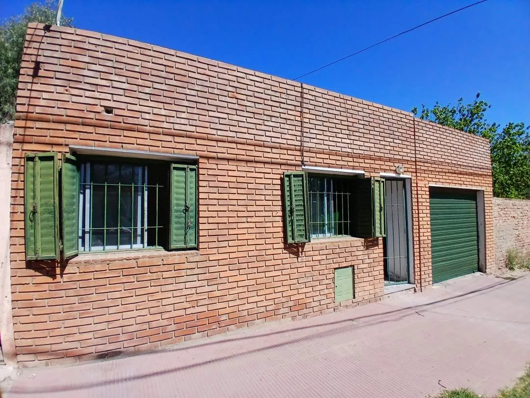 Alquiler. Casa 2 dormitorios. Carlos Pellegrini y Av. Sarmiento